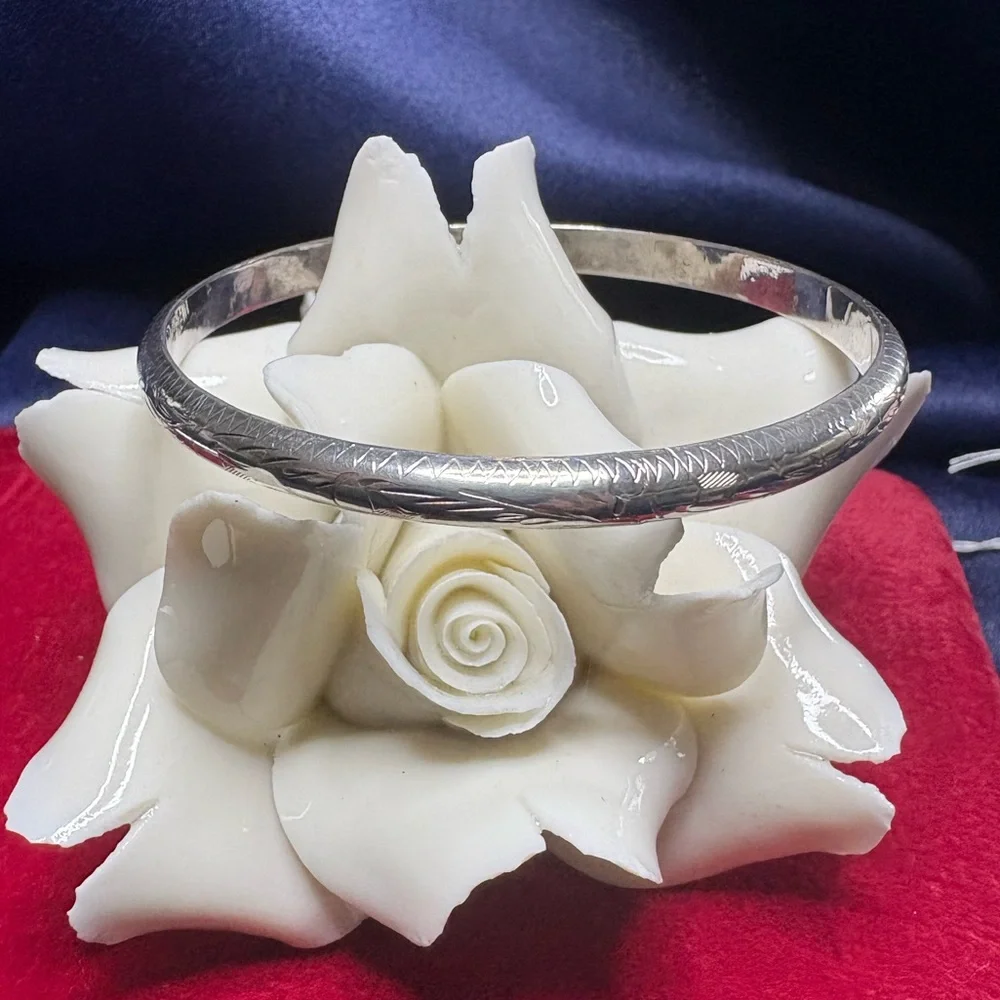 Bangle*925 Sterling Silver Bracelet w/Safety Clasp Size 7